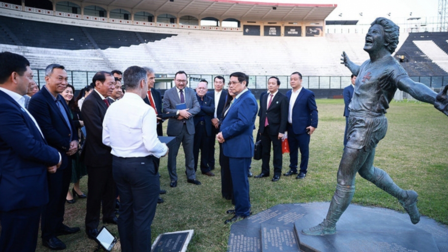 PM Pham Minh Chinh visits Vasco da Gama Football Club